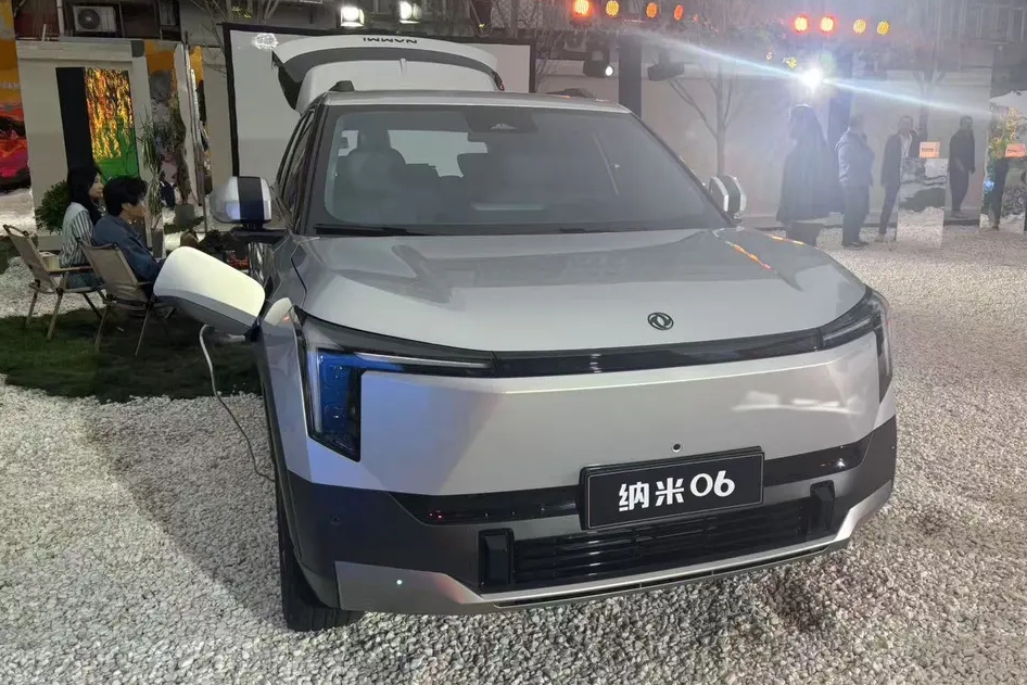 【臥車(chē)訊】東風(fēng)納米06亮相，定位小型純電SUV